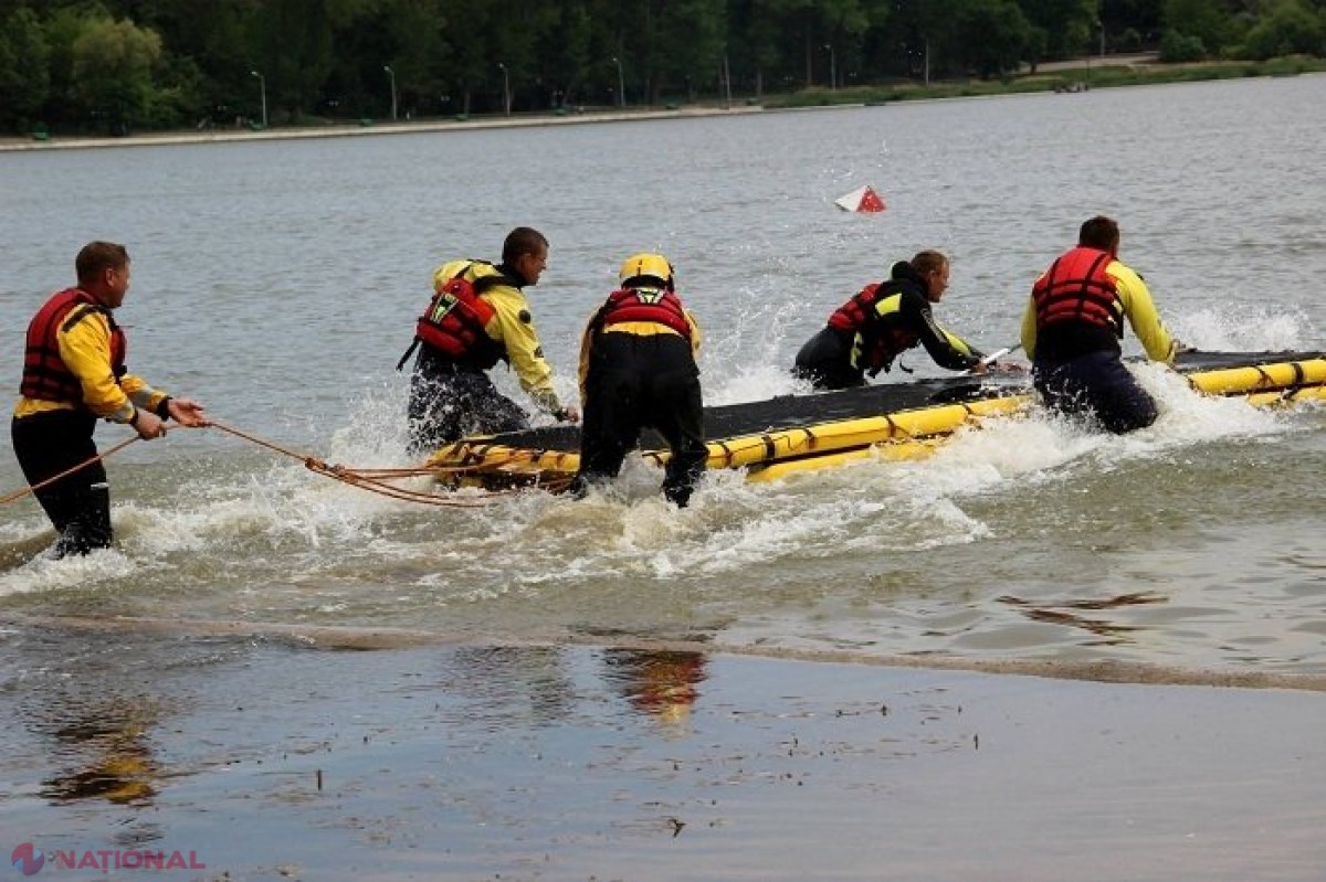 A căzut din barcă în iazul de la Dănceni și a rămas prins în plasa de pescuit pe care o aruncase în apă: Un bărbat, salvat de la înec
