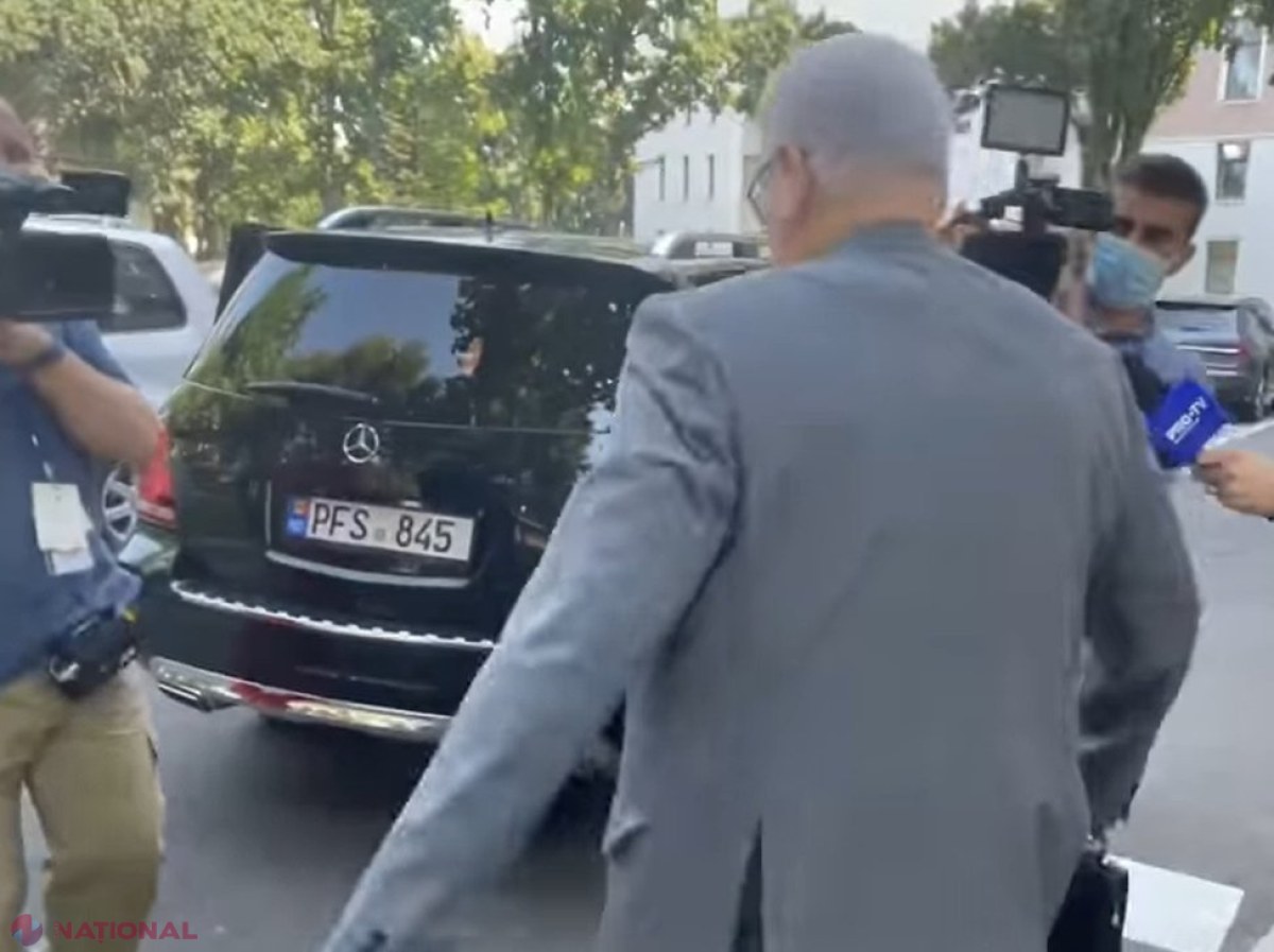 FOTO // Voronin, asigurat cu un MERCEDES cumpărat din bani publici: „Acesta nu e confort… Asta eu trebuie să lucrez”