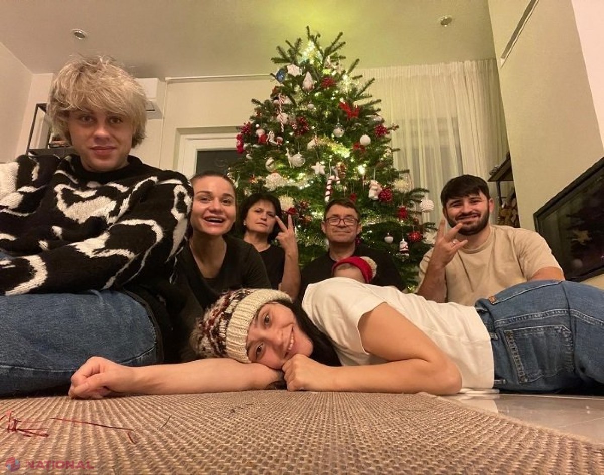FOTO // Irina Rimes și-a adunat toată familia la masă, de Crăciun: Poze cu fratele și nepoțica interpretei 