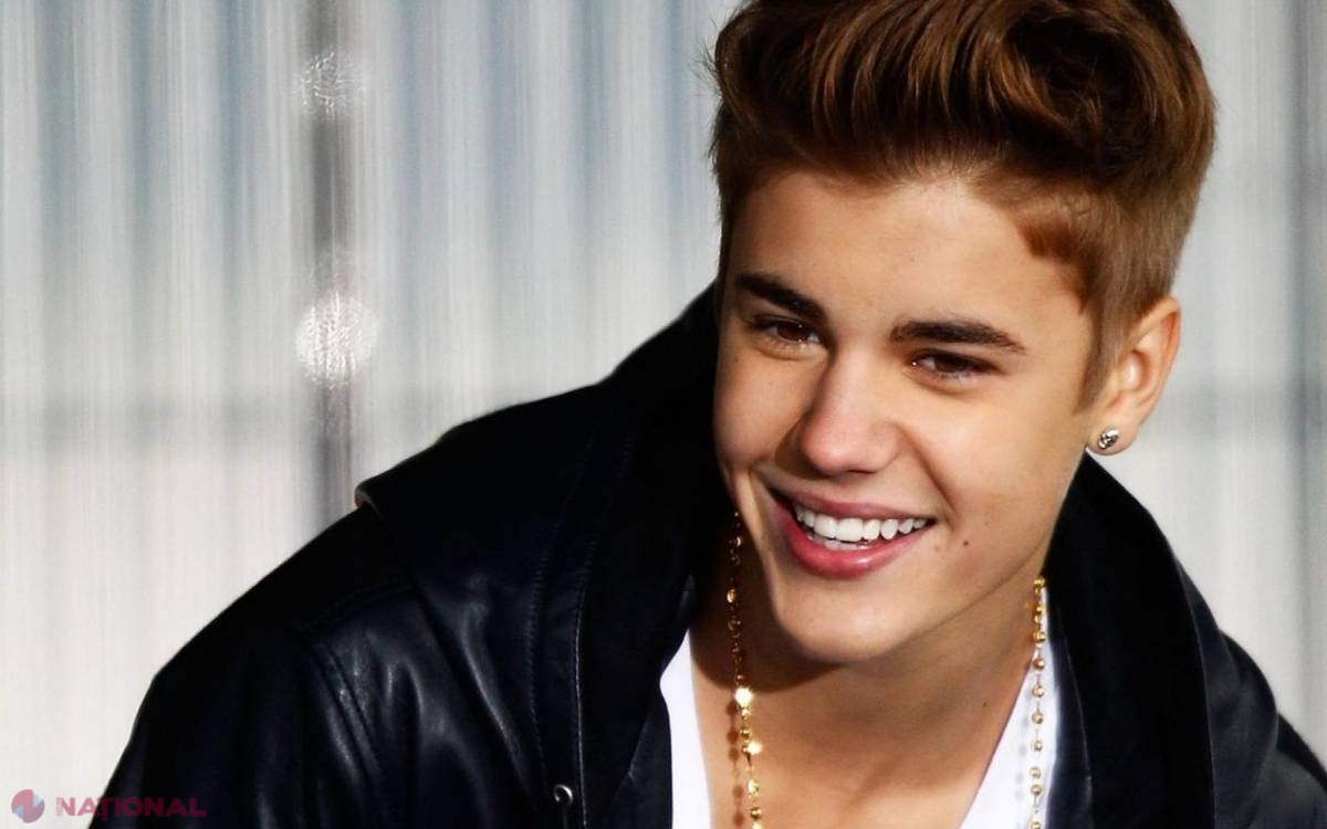 FOTO // Justin Bieber, serenadă în pielea goală în faţa propriei bunici 