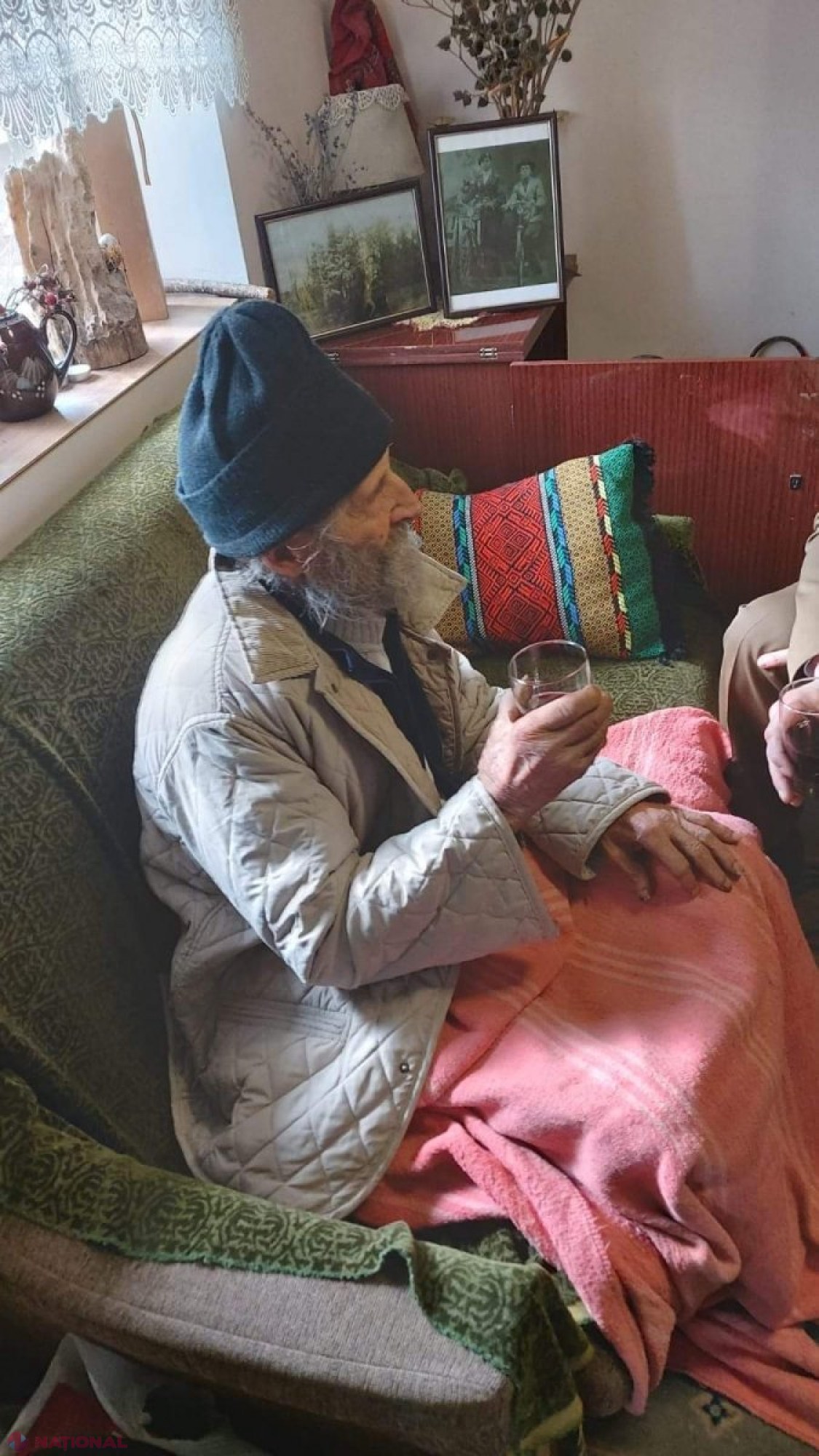 Un veteran al Armatei Române, care locuiește în raionul Hâncești, a împlinit 104 ani şi a fost felicitat de membrii Biroului Ataşatului Apărării din cadrul Ambasadei României la Chișinău