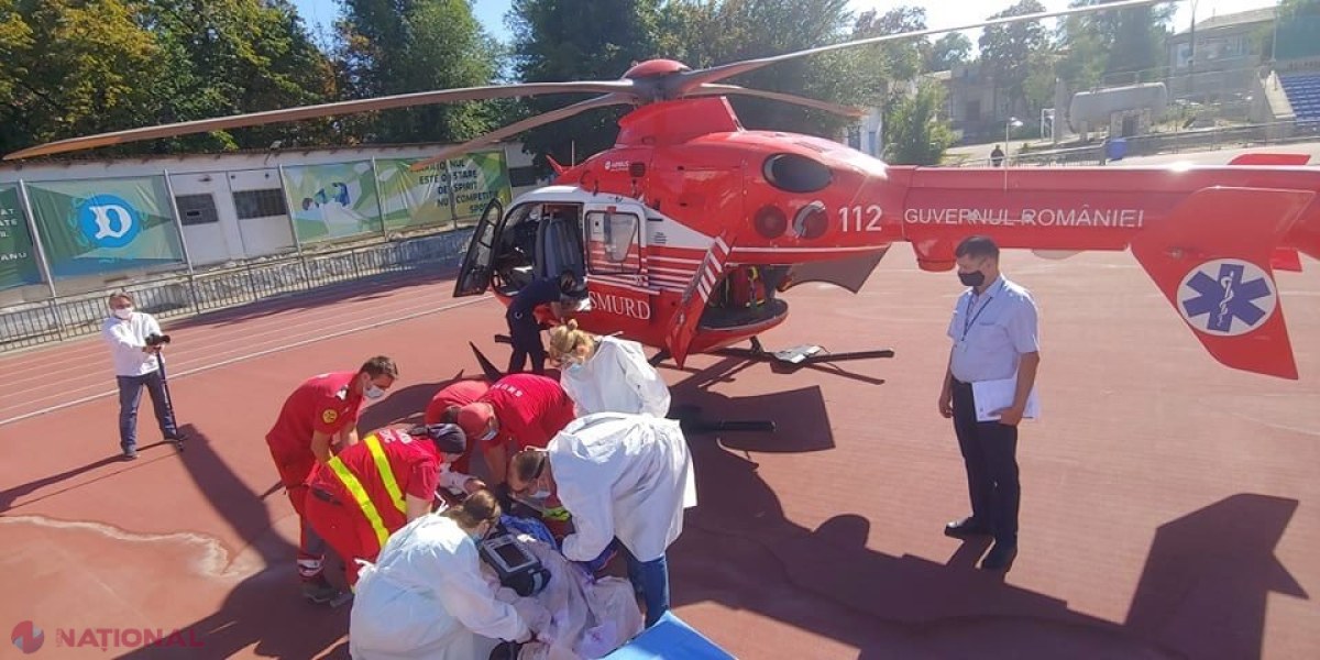 VIDEO // Un elicopter de la SMURD Galați a transportat de urgență un tânăr de la Comrat la Chișinău, după ce a suportat un politraumatism