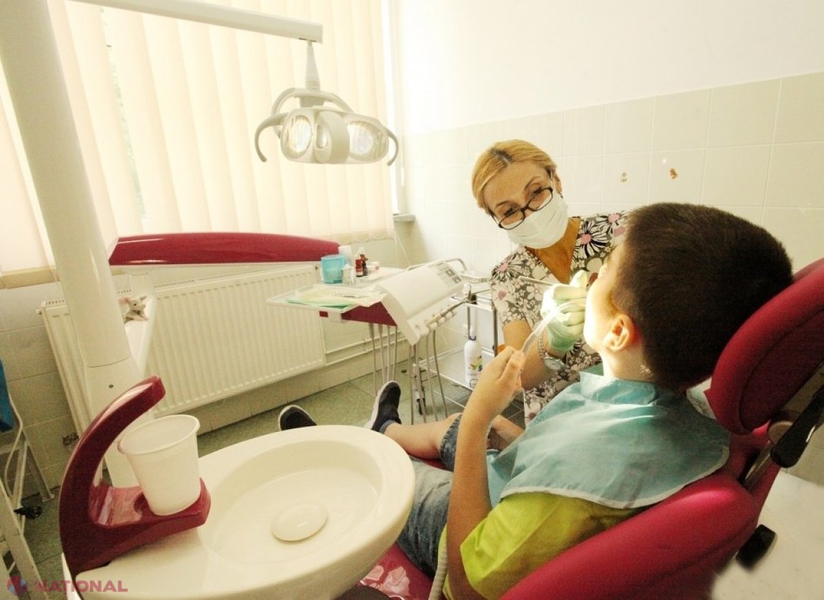 Mii de lei, dar FĂRĂ rezultat: Un chișinăuean a mers cu copilul la o clinică stomatologică privată și a rămas perplex atunci când i s-a arătat nota de plată