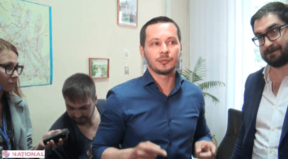 VIDEO // Protest în fața Primăriei capitalei. Consilierii PPEM cer DEMISIA lui Chirtoacă