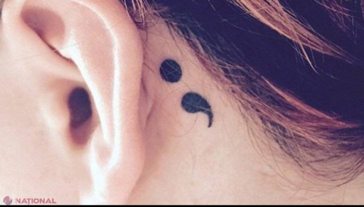 Ce înseamnă când vezi pe cineva cu un TATUAJ cu un punct și virgulă 