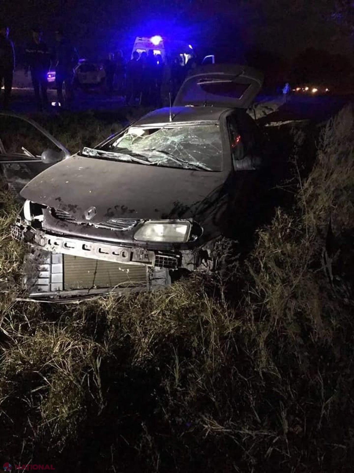 FOTO // Un nou ACCIDENT cu pierderi de vieți omenești. O copilă de 13 ani a decedat, după ce mașina în care se afla s-a răsturnat. Alte trei persoane au ajuns la Reanimare