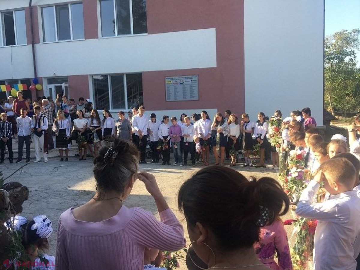 Elevii de la unica școală cu predare în limba română din raionul Taraclia, SURPRINȘI în prima zi de studii: „Clasă nouă, bănci noi, manuale noi, tot nou”