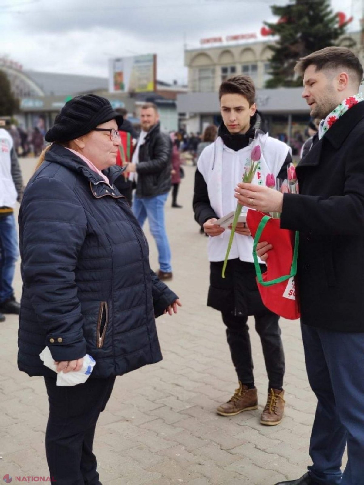 FOTO // De 8 Martie, echipa Partidului „ȘOR” a surprins într-un mod plăcut femeile din R. Moldova