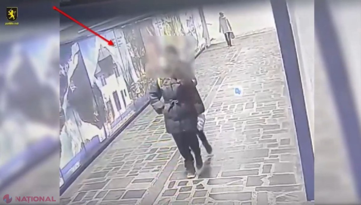 VIDEO // Un adolescent a reușit să deposedeze o femeie de PORTOFEL în doar cinci secunde, fără ca aceasta să-și dea seama. Pungășia a avut loc într-un pasaj subteran din Chișinău