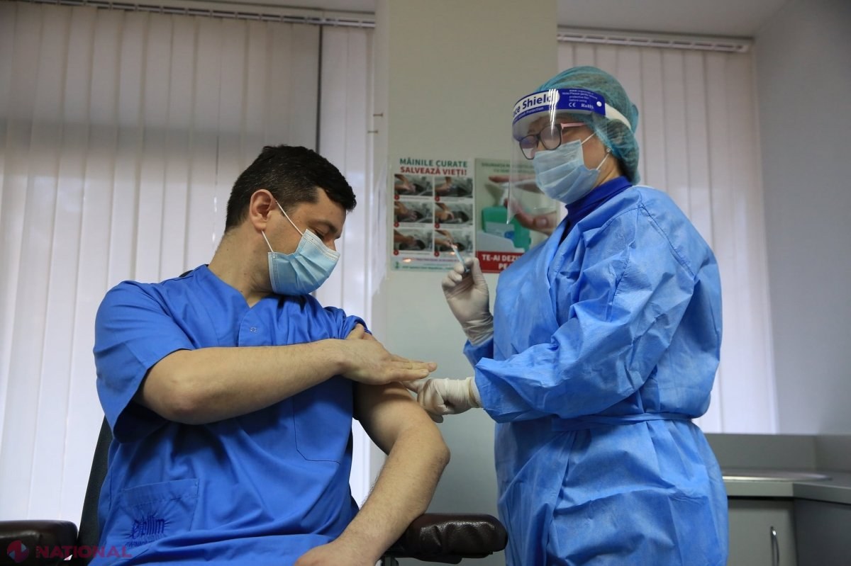 Reacția autorităților din R. Moldova, după ce mai multe state au SUSPENDAT vaccinările cu AstraZeneca: „Numărul evenimentelor tromboembolice la persoanele vaccinate cu AstraZeneca nu este mai mare decât cel observat în rândul populației generale”