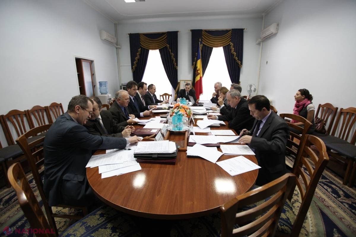 Cinci judecători CONTROVERSAȚI vor fi DEMIȘI