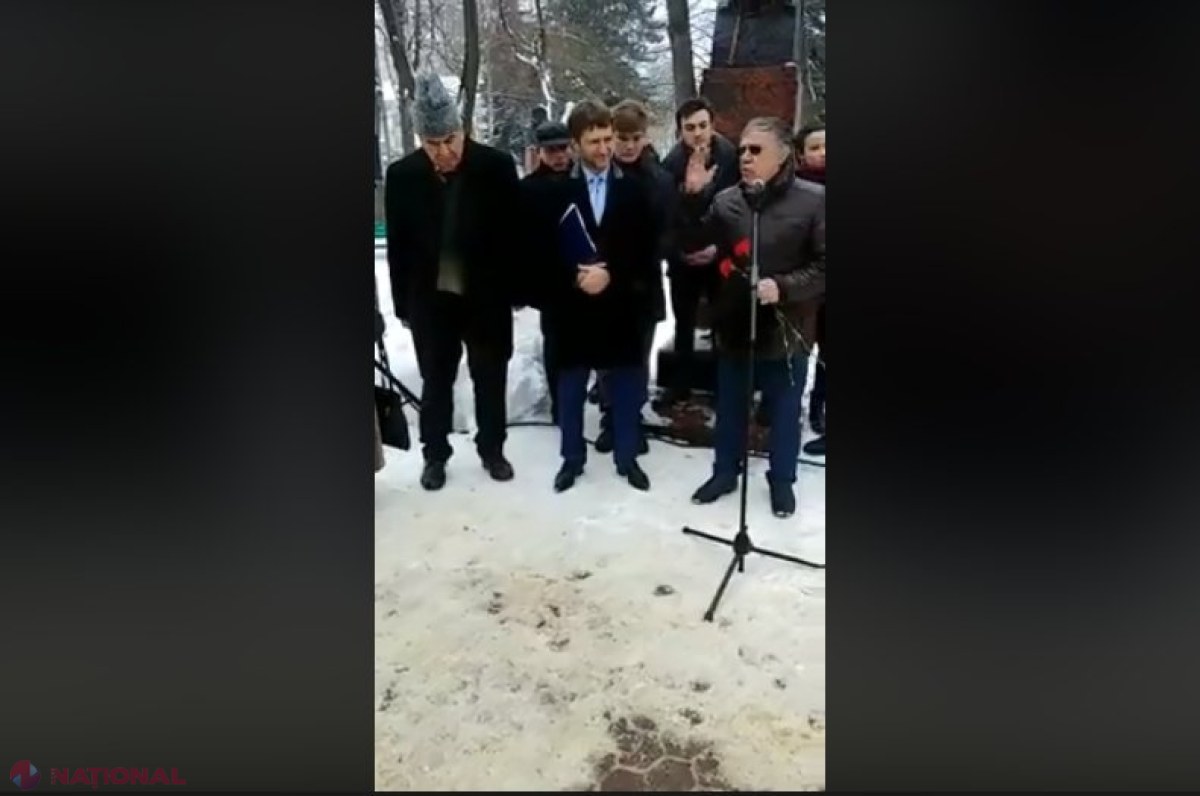 VIDEO // Călin Vieru s-a LANSAT în campania electorală la BUSTUL poetului Grigore Vieru. Acesta și-a prezentat programul electoral alături cu Mihai Cimpoi și Nicolae Dabija