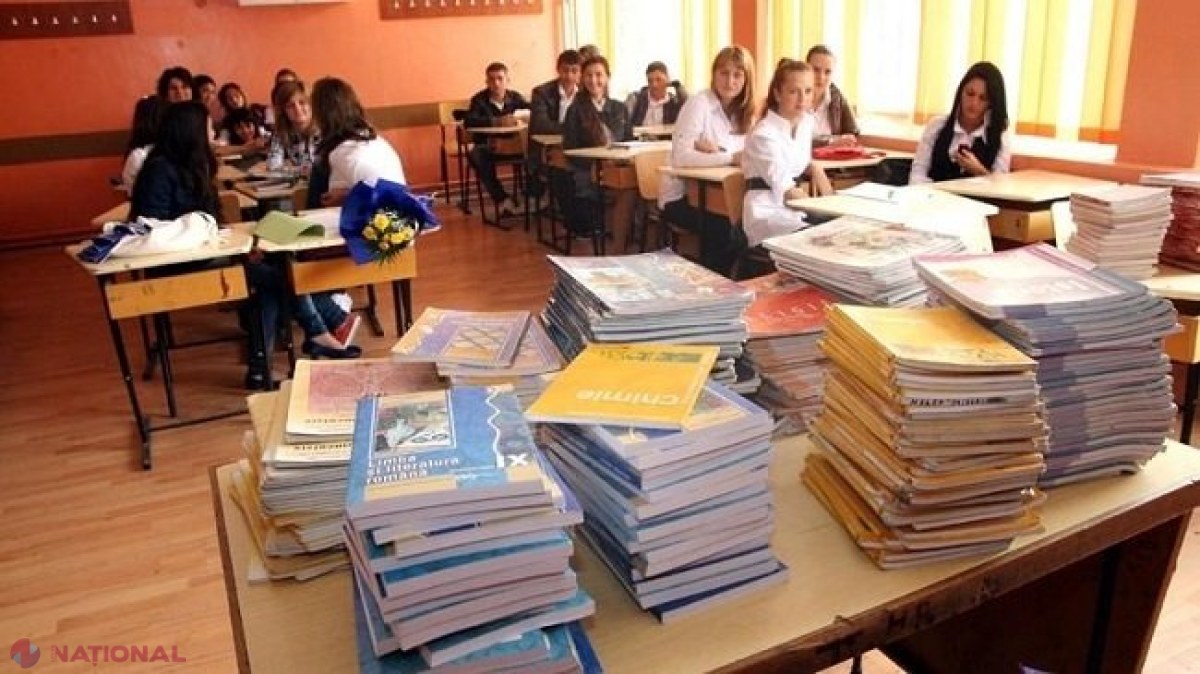 LEGE // Elevii din învățământul general obligatoriu din R. Moldova vor fi asigurați GRATUIT cu manuale școlare