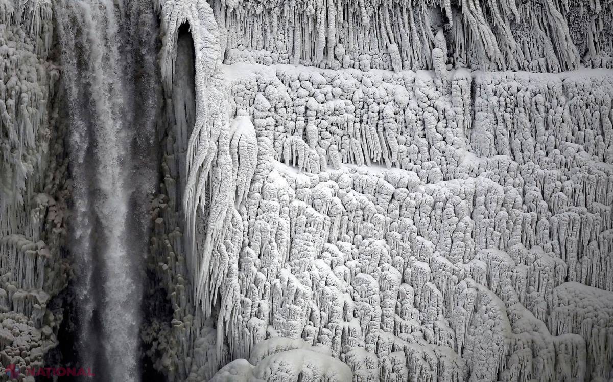 Foto // Cascada NIAGARA a ÎNGHEȚAT! Fotografii impresionante