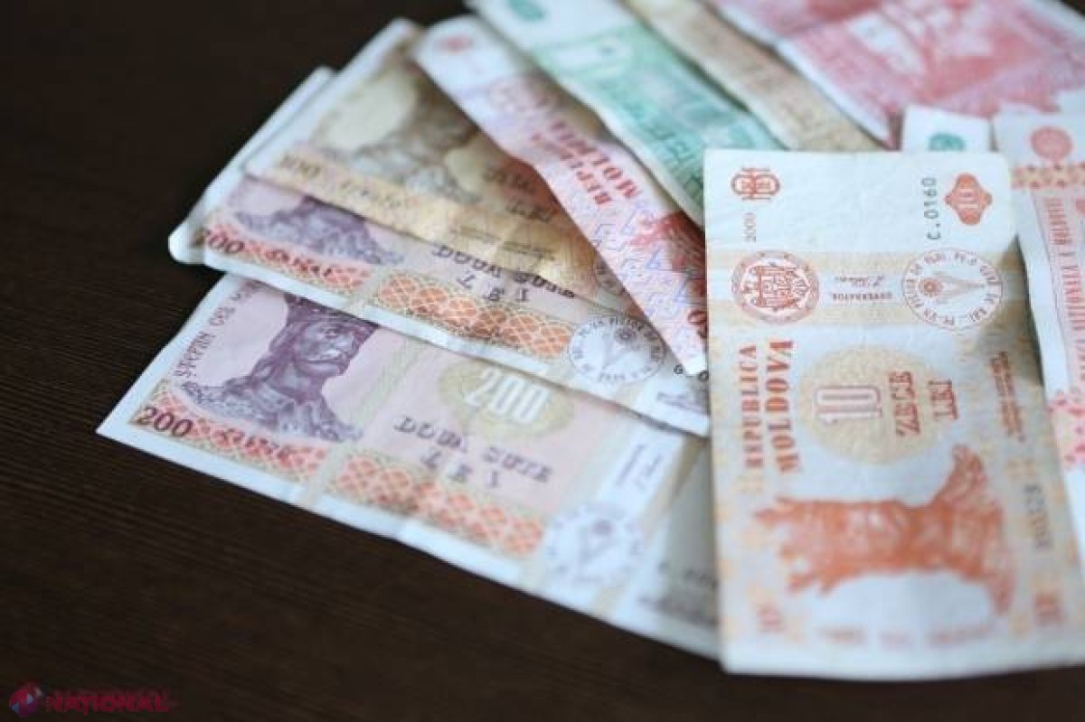 Muncitorii moldoveni, LOVIȚI de CRIZA din Rusia. Au transferat cu 60% mai puțini bani acasă în luna septembrie