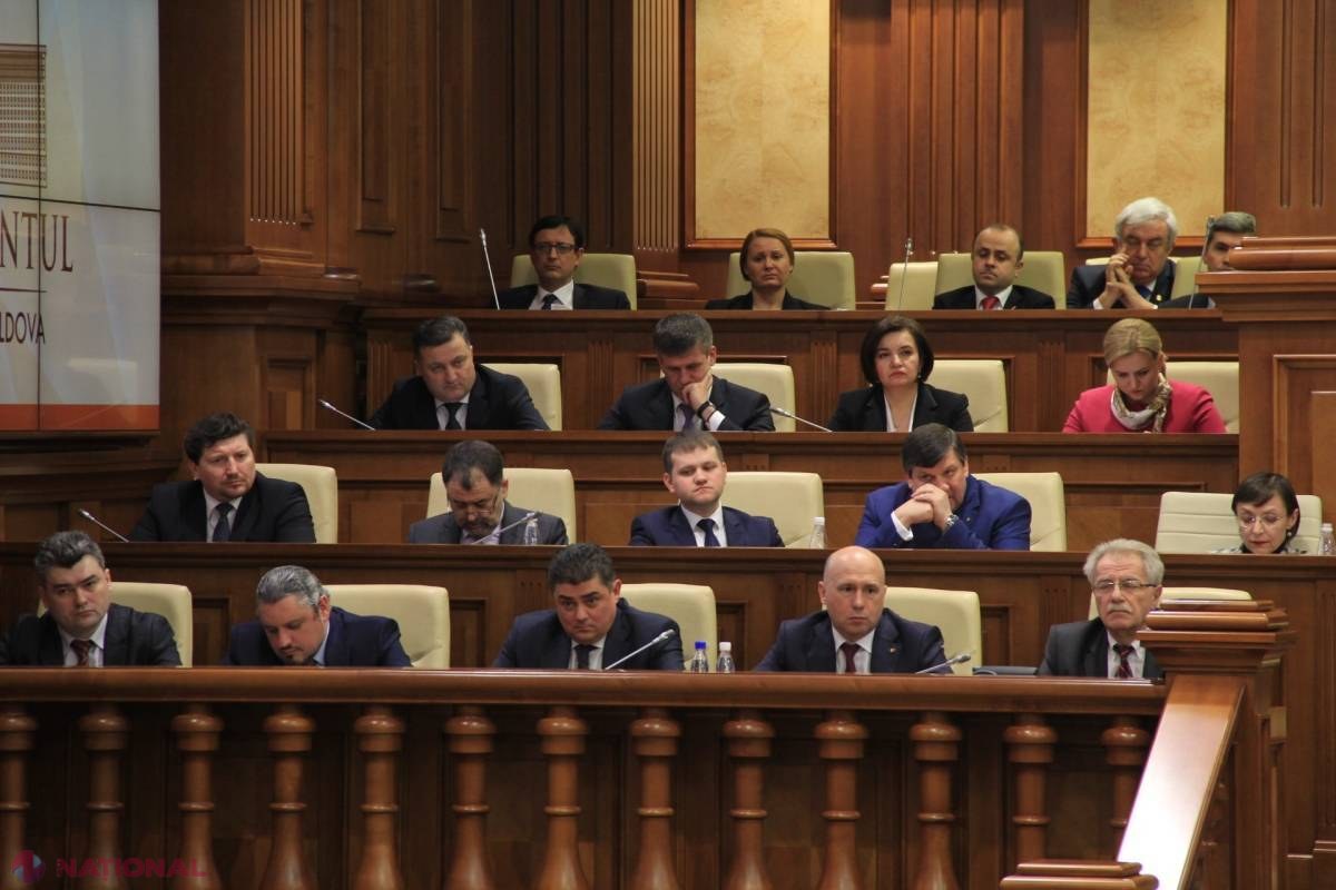 Guvernul Filip, învestit la miez de noapte, se convoacă tot pe întuneric. Când va avea loc prima ședință a noului Executiv