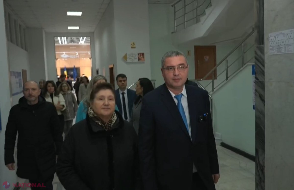 VIDEO // Candidatul Renato Usatîi NU a luat buletinul pentru REFERENDUM, dar îndeamnă cetățenii să procedează cum le dictează conștiința: „Mama mea a luat DOUĂ buletine și așa ar fi corect să fie în toată republica”
