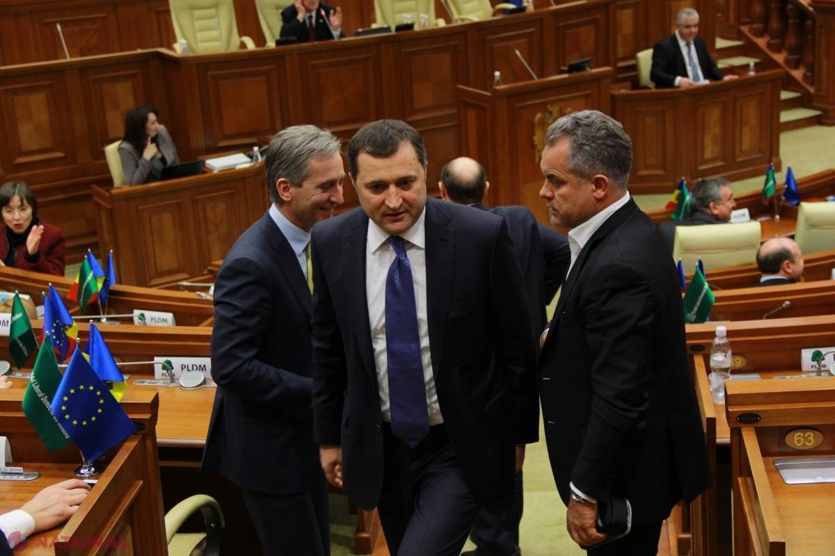 REACȚIE DURĂ din România: „Plahotniuc, oligarh cu apucături de RACKET. Nu cumva banii noștri vor ajunge în buzunarele lui?”