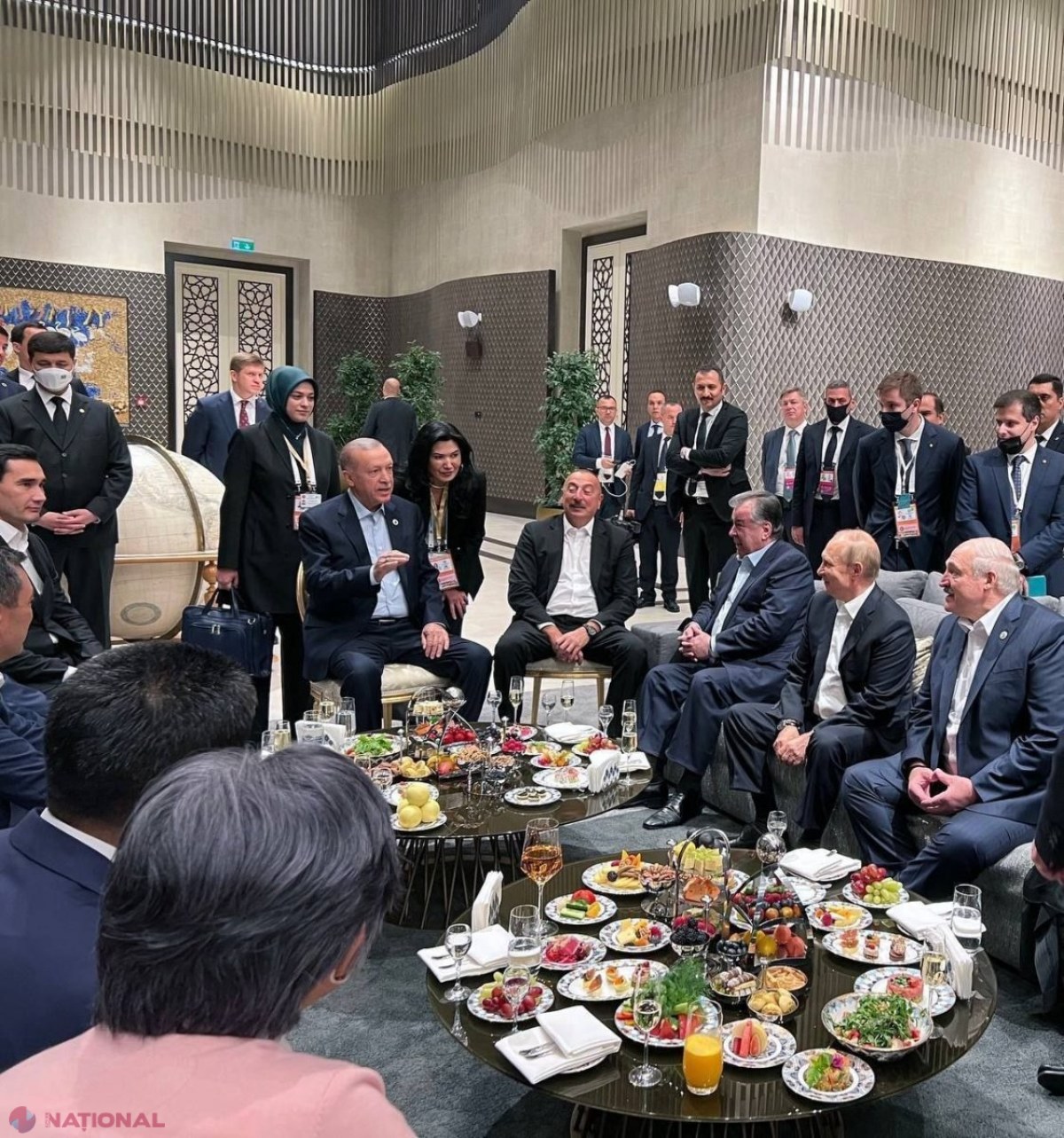 POZA ZILEI // Putin a PIERDUT și rolul de lider regional? Președintele Rusiei, ÎNGHESUIT între Lukașenko și Emomali Rahmon. Erdogan, în capul mesei