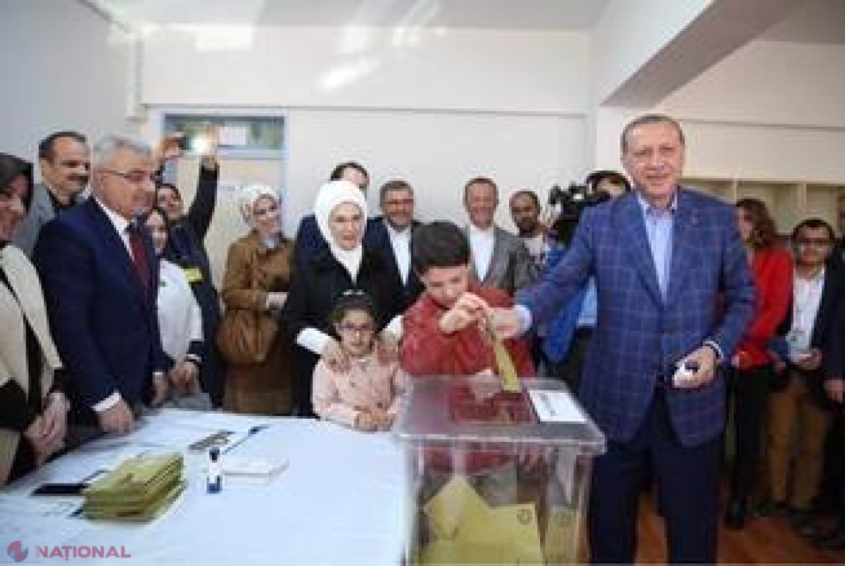 UPDATE // Turcia intră într-o nouă eră: Erdogan primeşte super-puteri după un referendum cu scor extrem de strâns şi arestări la vot