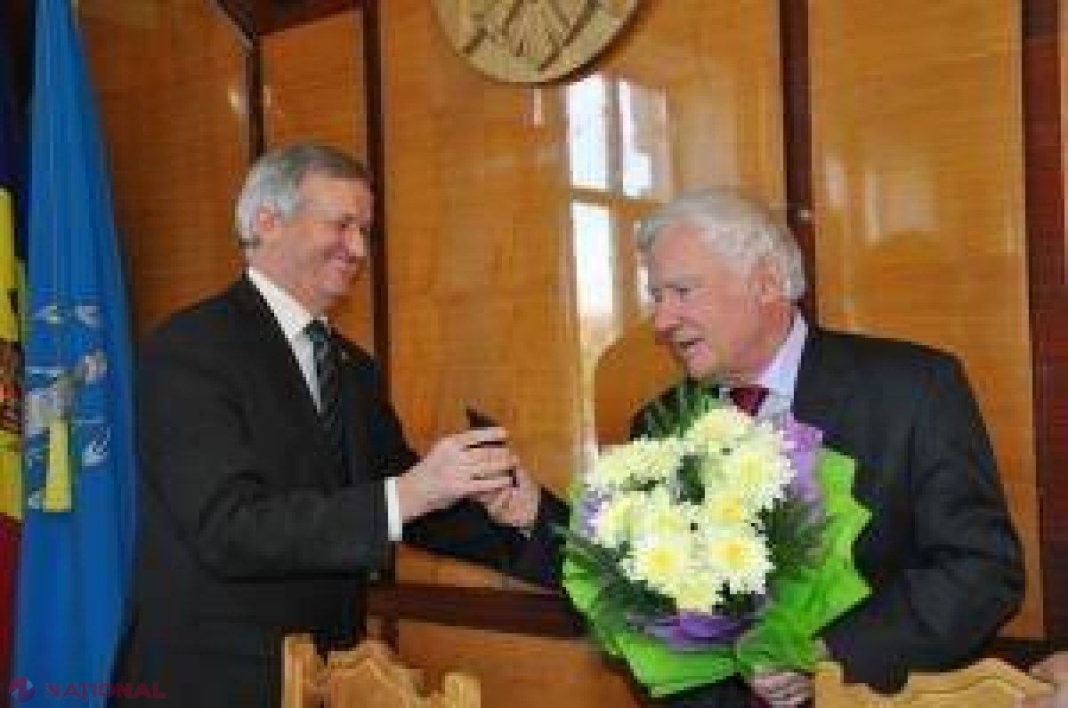Spiridon Vangheli a fost decorat cu cea mai înaltă distincție a Academiei de Științe