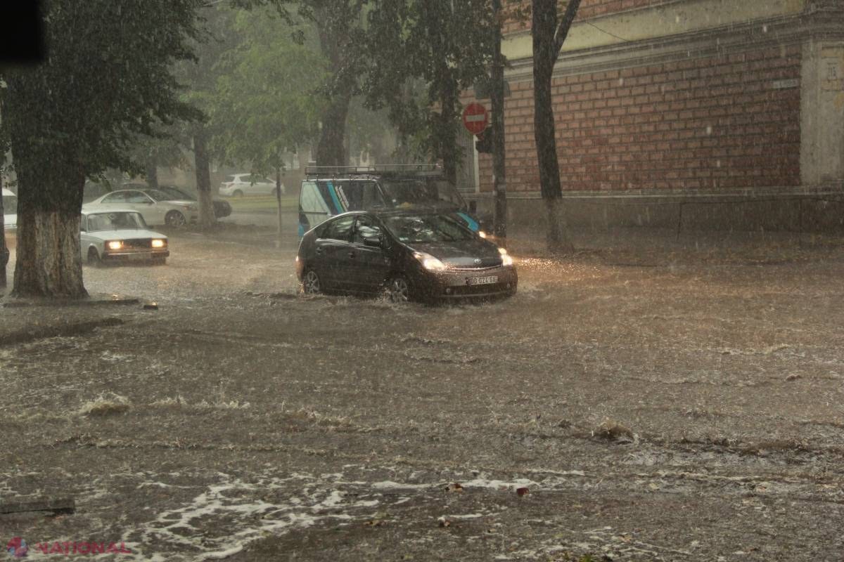 Averse PUTERNICE cu grindină în R. Moldova. Codul galben de ploi a fost PRELUNGIT 