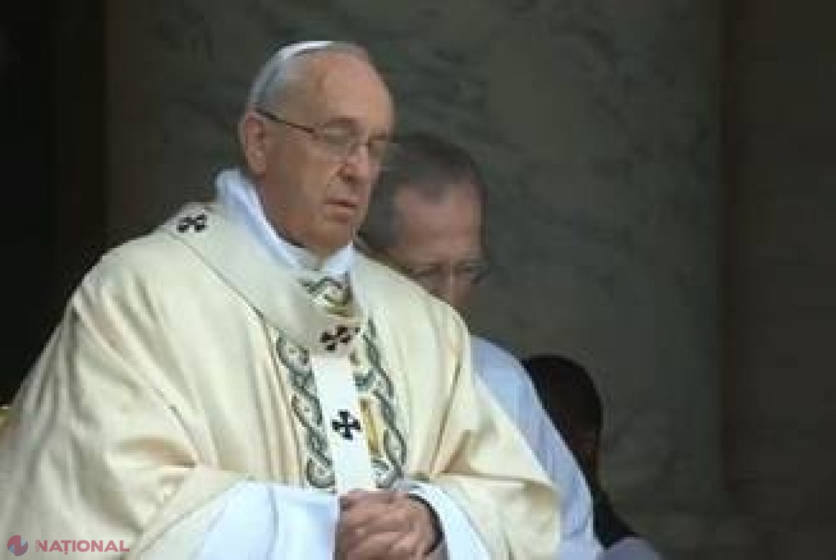 Papa Francisc vorbeşte despre femeile din viaţa sa şi mărturiseşte că a făcut terapie cu un psiholog: Sunt ca într-o cuşcă la Vatican