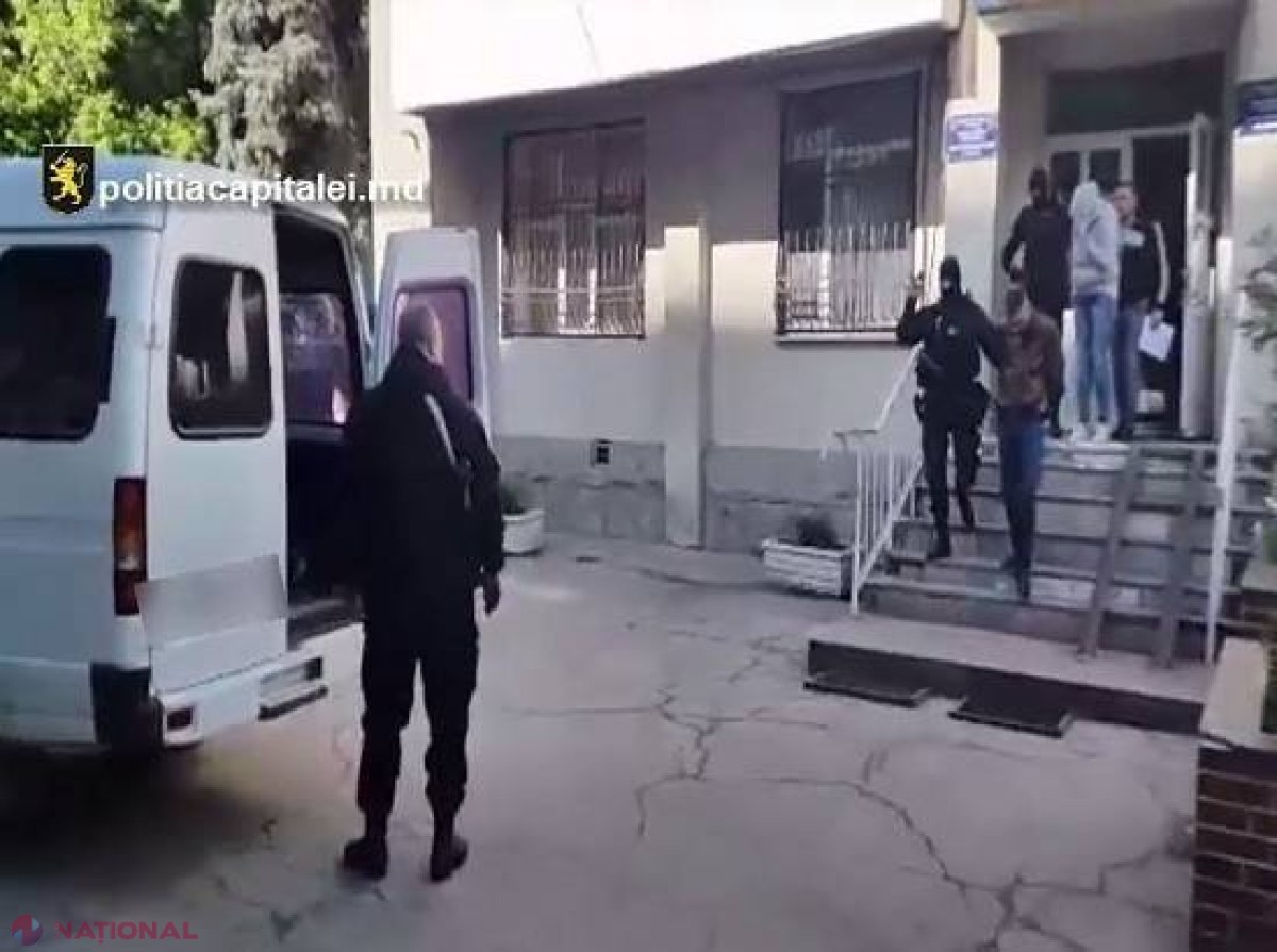 S-a baricadat în casă și nu le deschidea ușa polițiștilor. Ce-au descoperit oamenii legii când au spart ușa