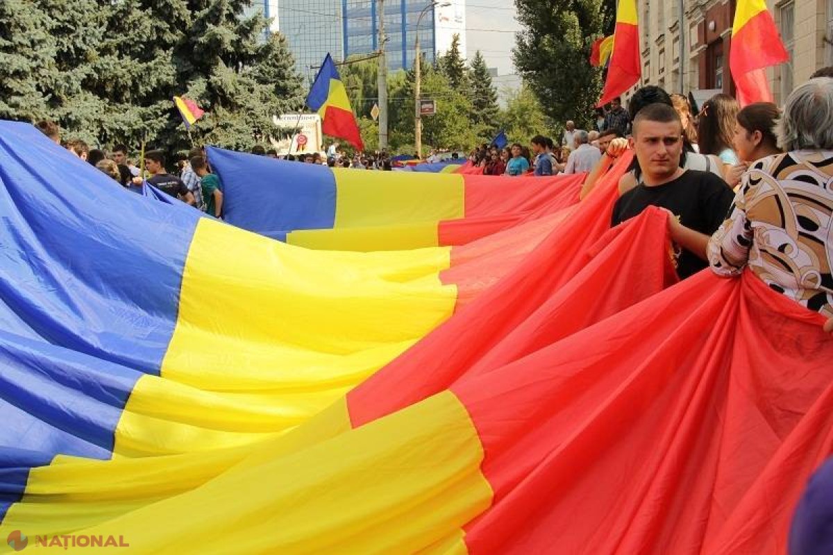Tricolor IMENS, de o SUTĂ  de metri, în centrul Chișinăului