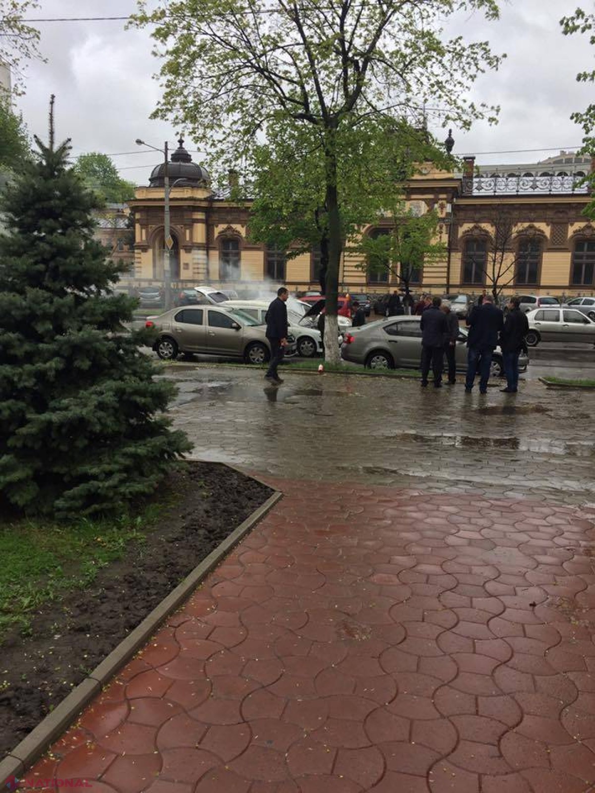 Incendiu în fața Ministerului Agriculturii. A luat foc din mers