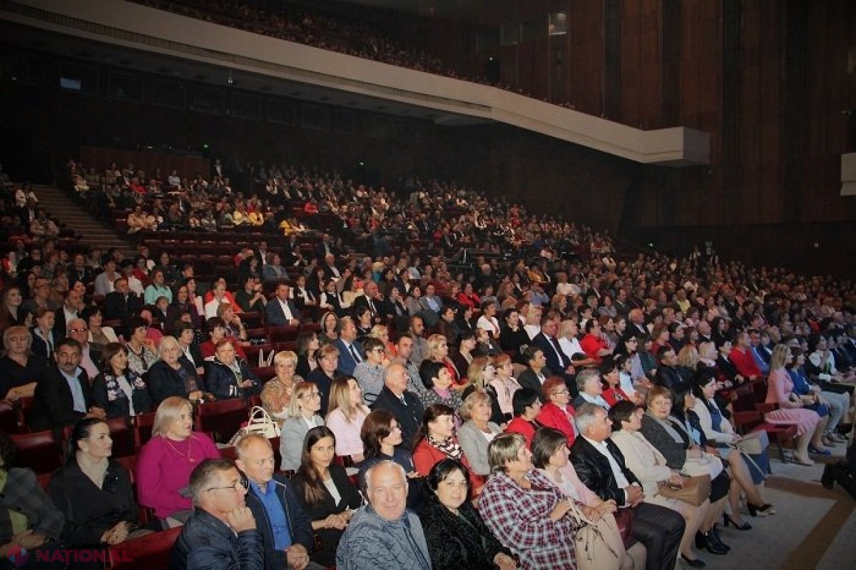 „Pedagogul anului 2019”: Cei mai buni profesori, învățători și educatori din R. Moldova