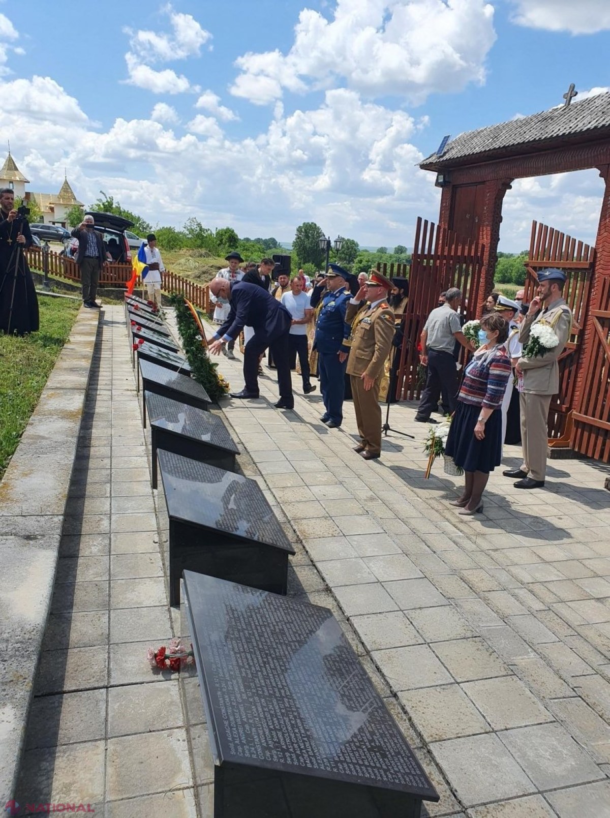 GALERIE FOTO // Ostașii români căzuți pentru eliberarea Basarabiei, comemorați la Cimitirul de Onoare de la Țiganca, de Ziua Eroilor