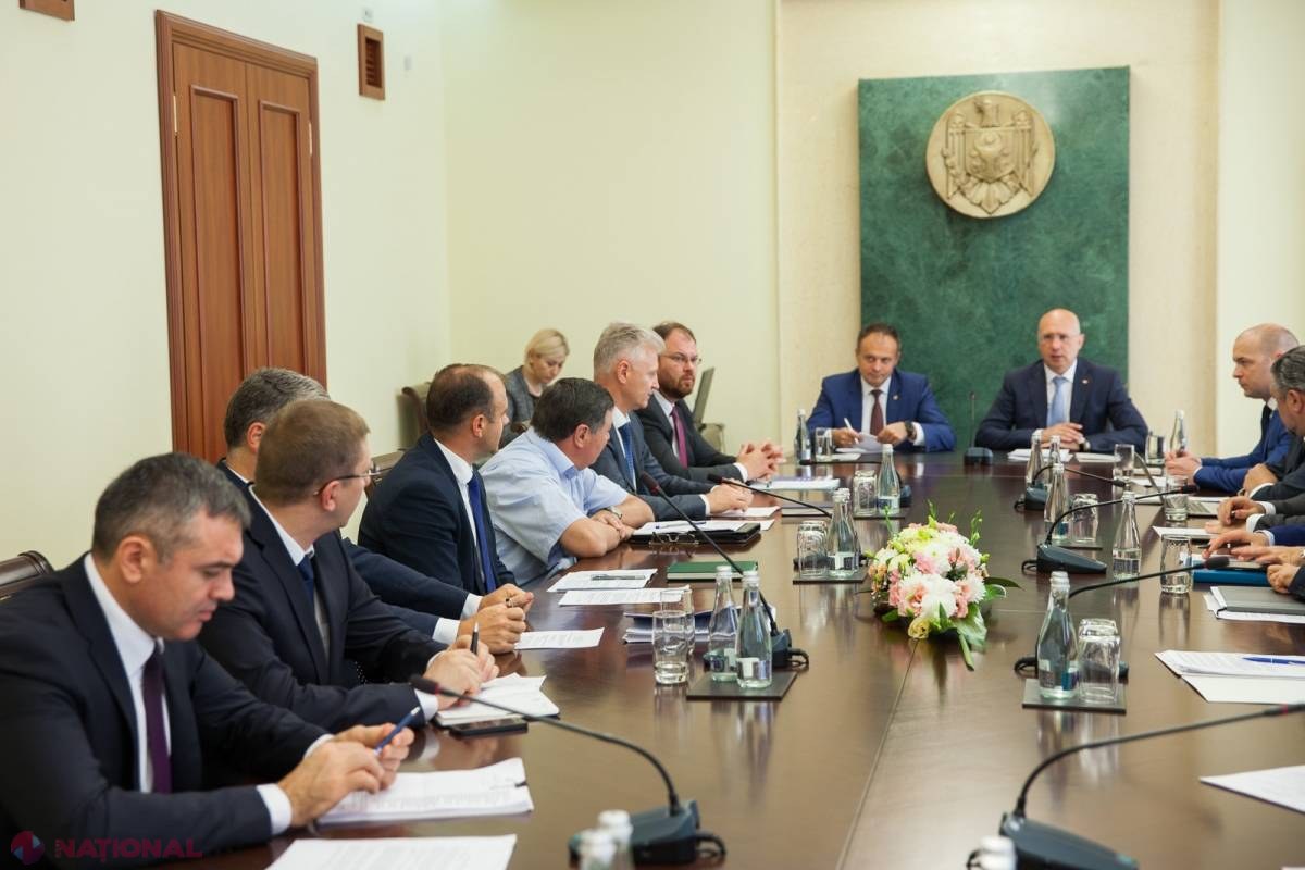 Înainte de plecarea în SUA, premierul a discutat despre frauda bancară cu guvernatorul BNM, șefii de la Procuratură și CNA