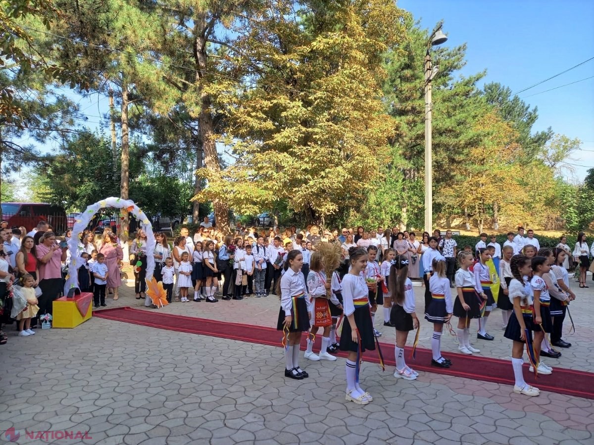 Elevii Liceului „Ștefan cel Mare și Sfânt” din Grigoriopol, la școală, pe 1 septembrie: Vicepremierul Serebrian le-a mulțumit pedagogilor și părinților pentru curajul și devotamentul față de cauza națională 