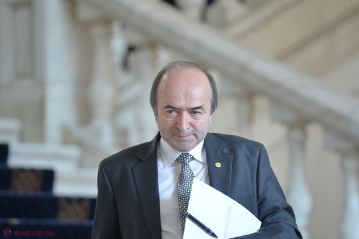 Protest la Universitatea „Alexandru Ioan Cuza” din Iaşi: Studenţii cer demisia lui Tudorel Toader din funcţia de rector
