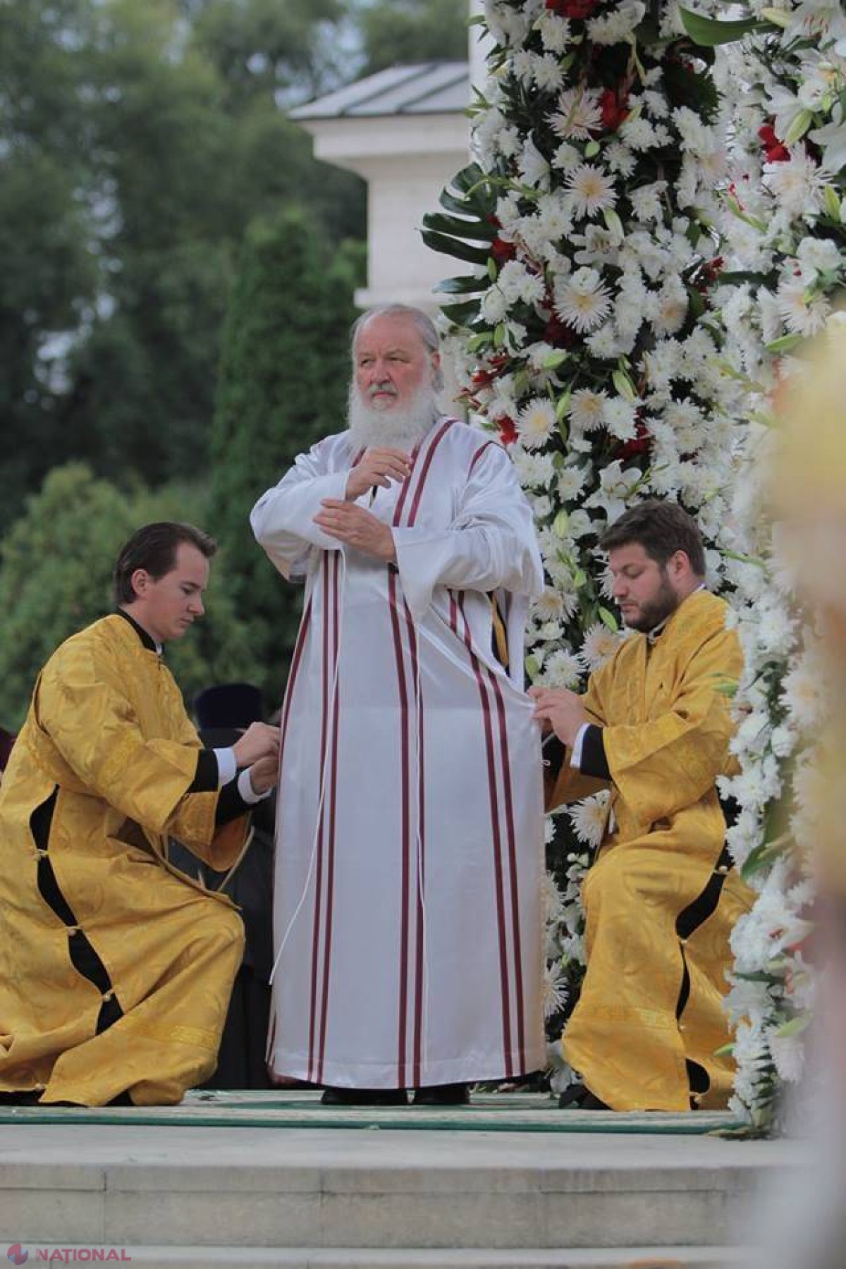 REPORTAJ FOTO Patriarhul Kiril a oficiat liturghia din faţa Catedralei mitropolitane
