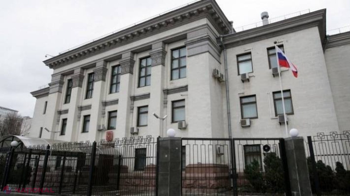 Un nou ATAC la ambasada Rusiei din Kiev. Manifestanții CER eliberarea Nadiei Savcenko