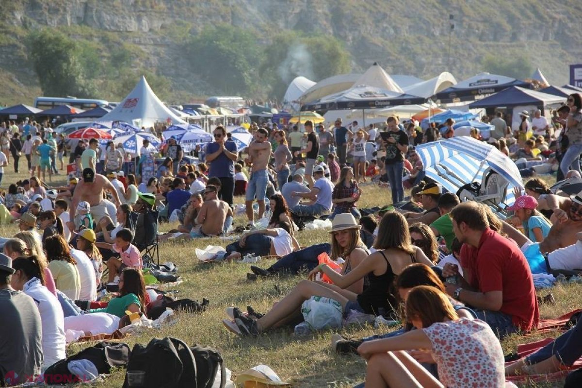 FOTO // Start „GUSTAR”! Voia bună, muzica de calitate şi locul plin de istorie au atras MII de participanţi