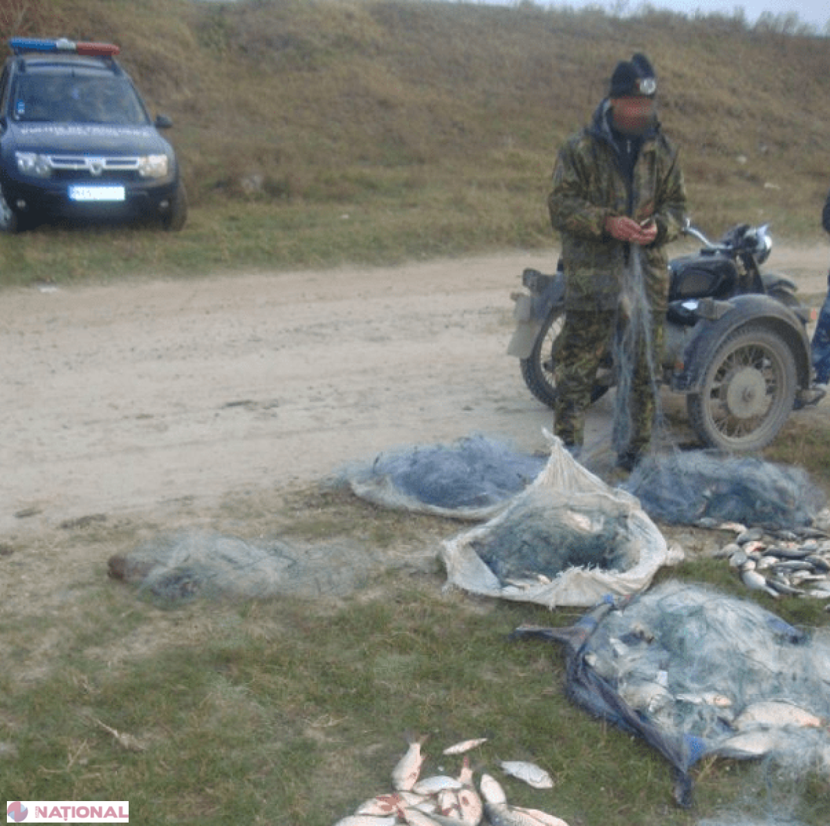 FOTO Pescuit cu ustensile ILEGALE, amendă de 400 de lei