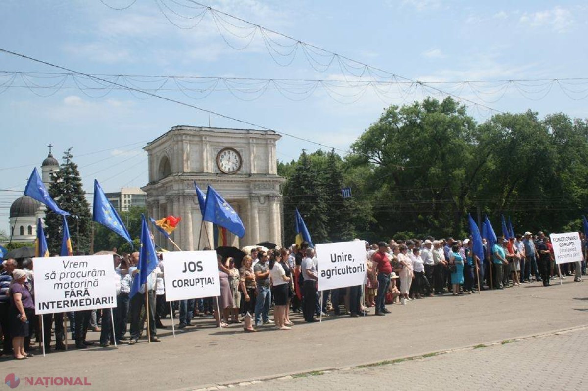 Cu tractoare și combine, fermierii IES MÂINE la proteste! UNDE vor avea loc
