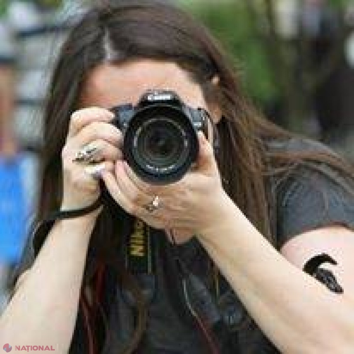 REVOLTĂTOR // Gheretă FĂRĂ autorizaţie şi produse EXPIRATE. Patronii acesteia au BĂTUT un fotoreporter