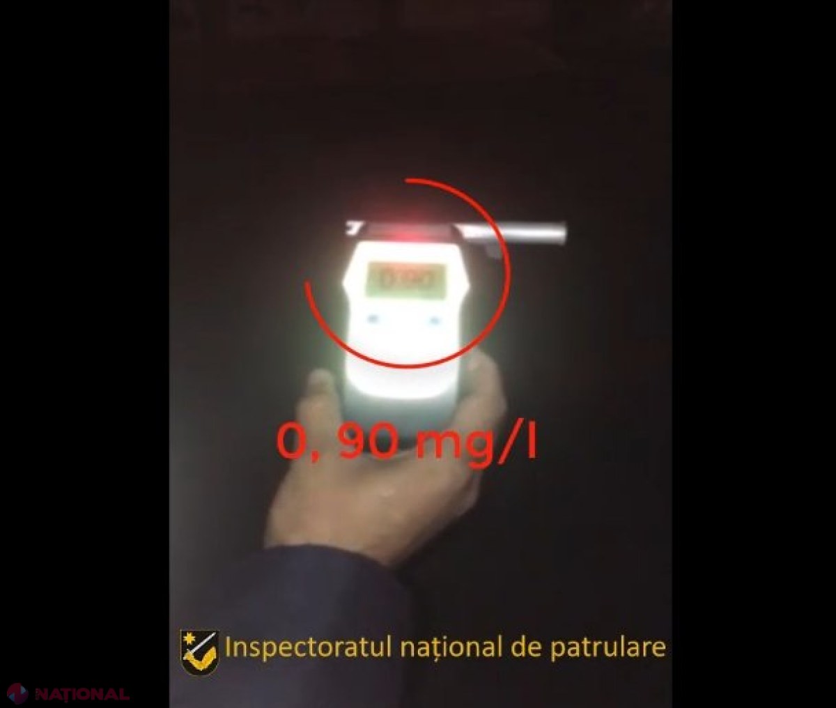 VIDEO // O șoferiță a fost prinsă BEATĂ CRIȚĂ la volan. Cu doi COPII în mașină, aceasta a încercat să scape de echipajul poliției
