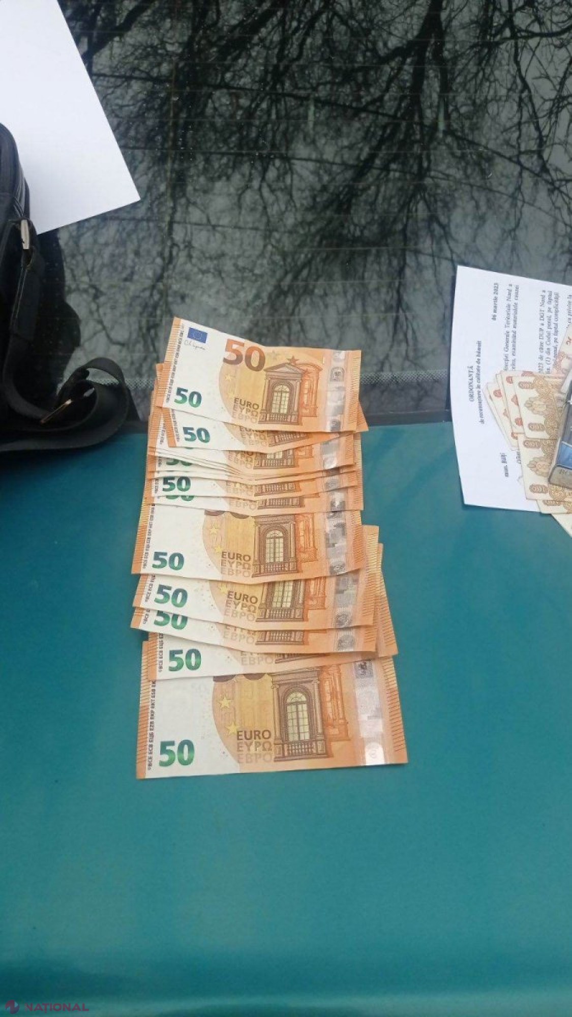 FOTO // O mamă a fost somată să aducă de acasă 700 de euro, pentru ca fiul ei să nu se prezinte la comisia de încorporare în serviciul militar
