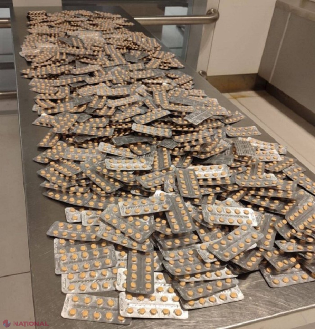 S-a pornit din R. Moldova în Israel cu bagajele pline cu LAXATIVE: Pastilele au fost ridicate, iar pasagera va fi sancționată