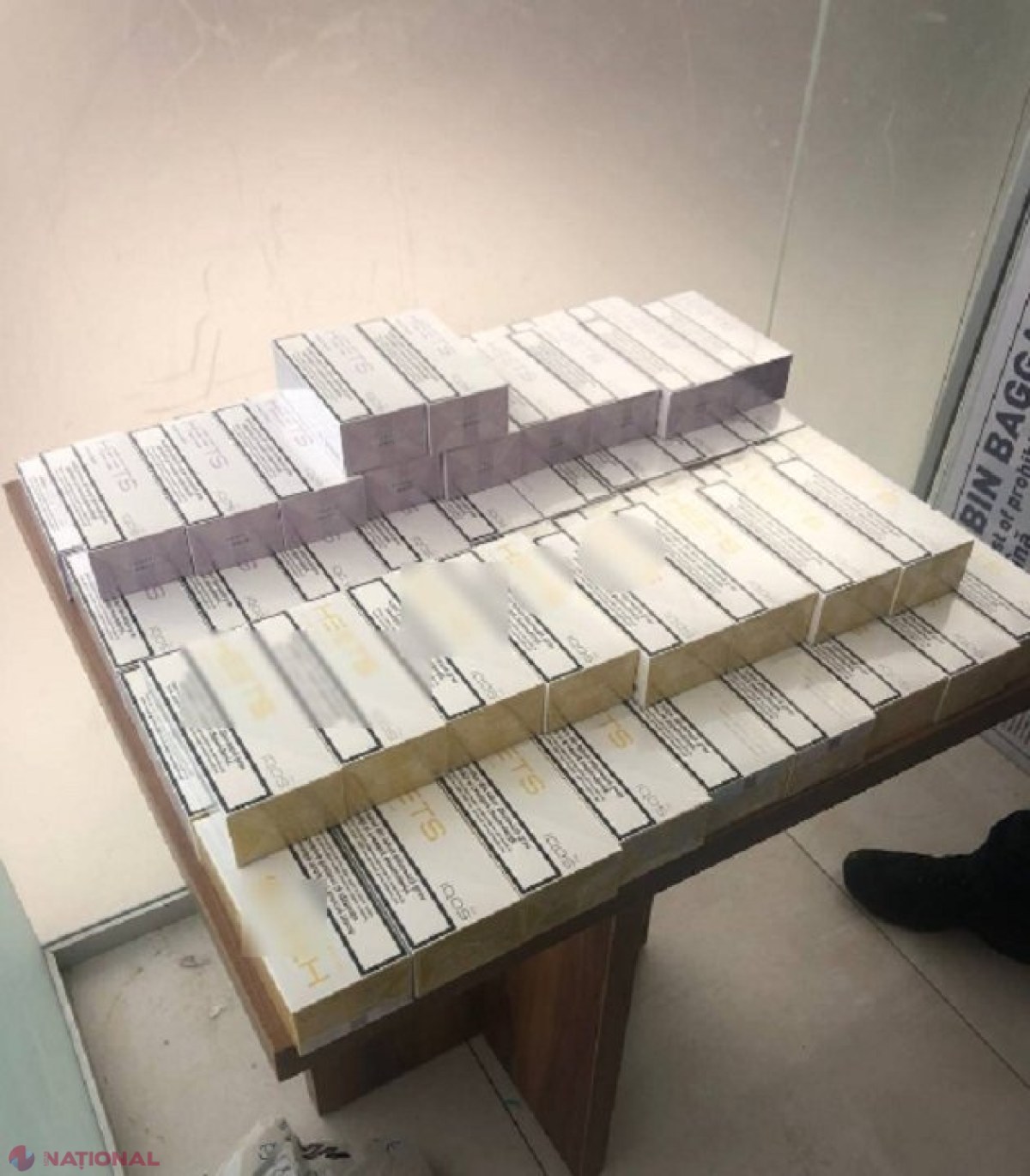 Și-a burdușit bagajele cu sute de pachete de țigări și s-a pornit în Israel: Ce pedeapsă riscă bărbatul de 44 de ani 