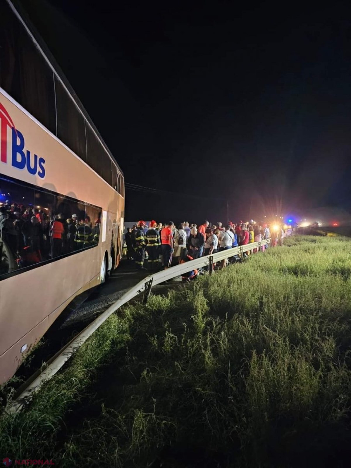 FOTO, UPDATE // Autocar cu peste 70 de cetățeni ai R. Moldova, care mergeau la mare, accident grav în România: Numeroși pasageri au ajuns la spital