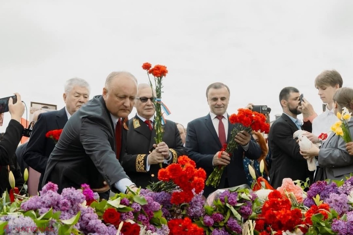 FOTO // Marș cu simboluri interzise și „Katiușa” în centrul Chișinăului: Politicienii proruși, gesturi pe placul lui Vladimir Putin de 9 mai