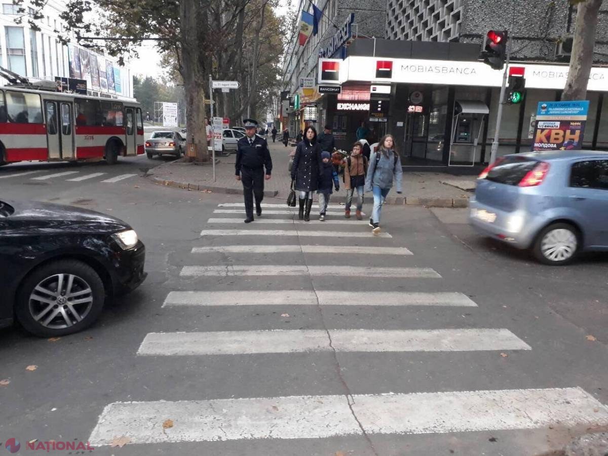 GALERIE FOTO // Polițiștii, tot mai prezenți la intersecțiile PERICULOASE pentru a asigura siguranța pietonilor