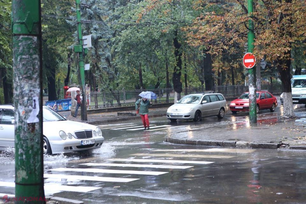 PLOI și descărcări electrice în prima parte a săptămânii