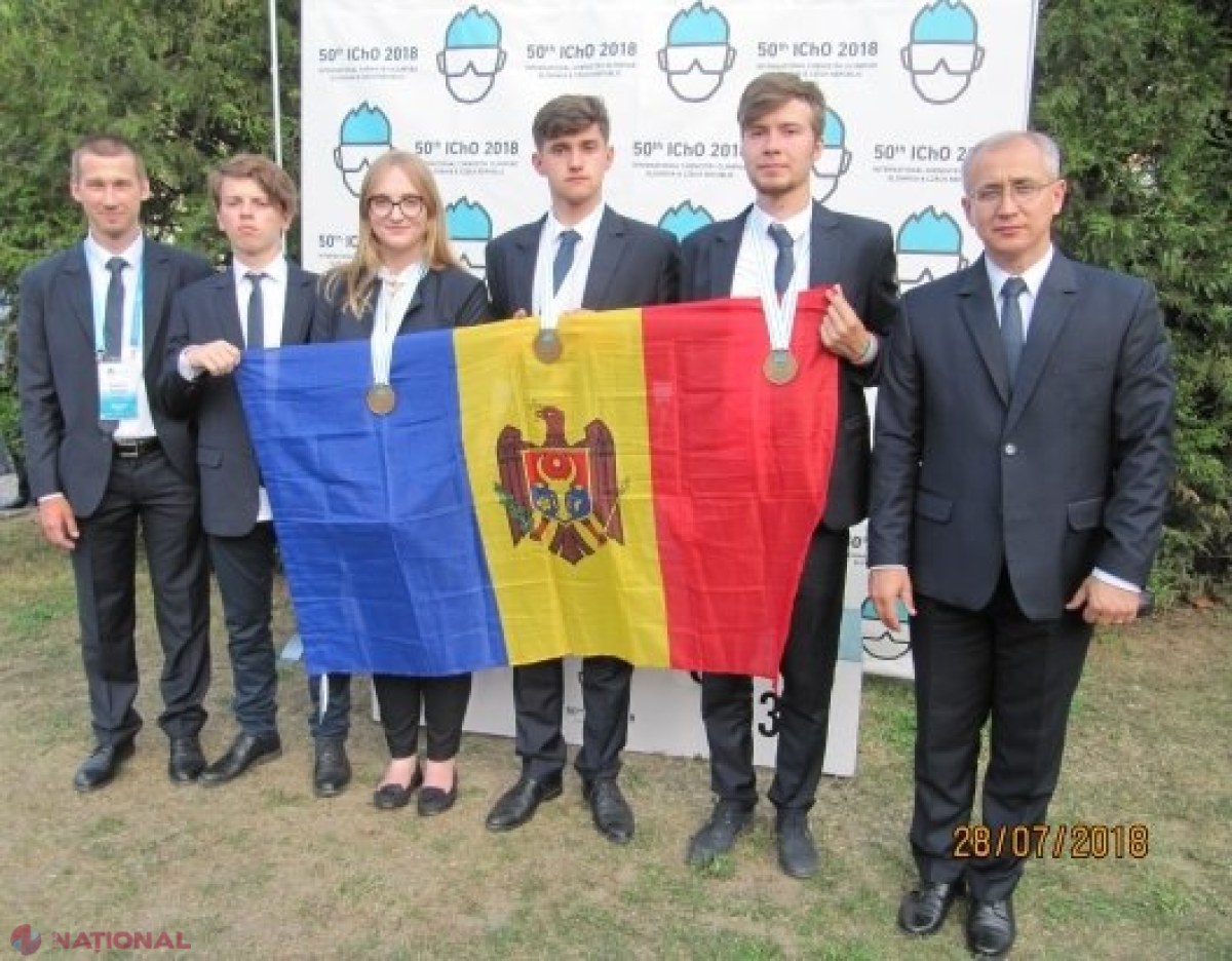 Cinci MEDALII pentru elevii din R. Moldova la Chimie și Fizică, pe plan internațional